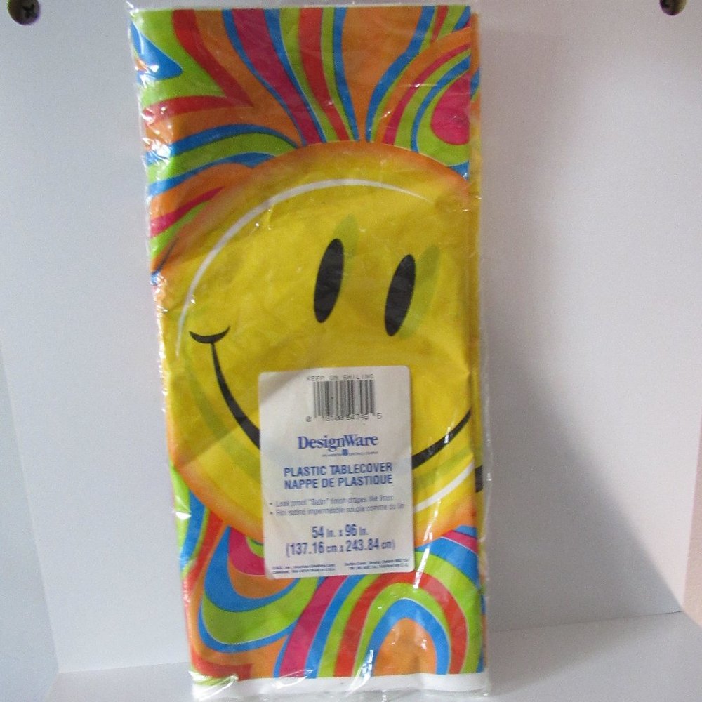 🙂Smiley Face Plastic Tablecloth